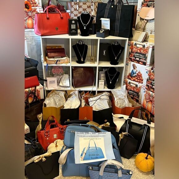 Giveaways! Tap to join We are live Steals & Deals Low starts! Giveaways!! - Picture 3 of 11